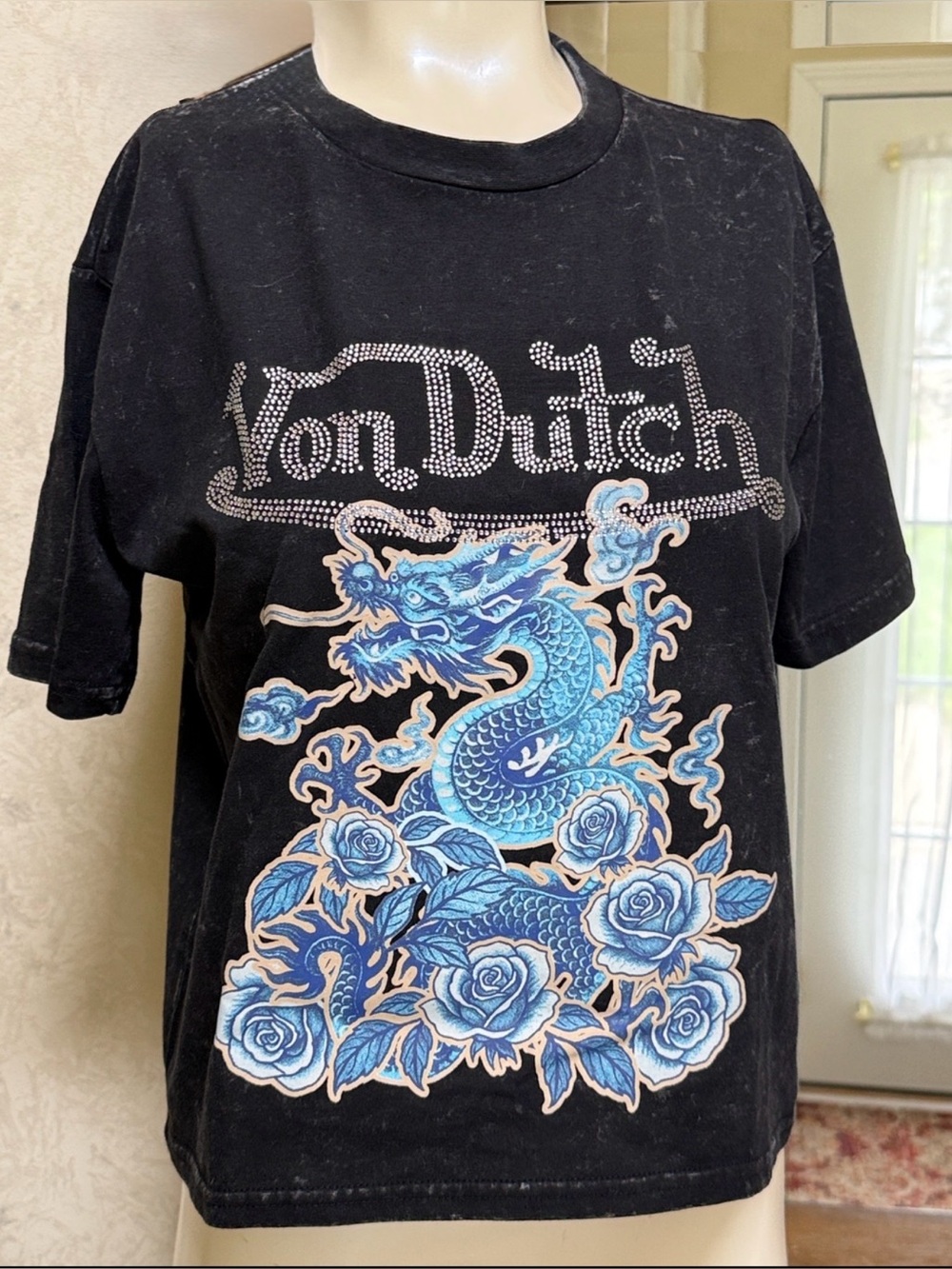 Von Dutch Womens Black/Blue Dragon Rhinestone distressed graphic t-shirt. Sz M.